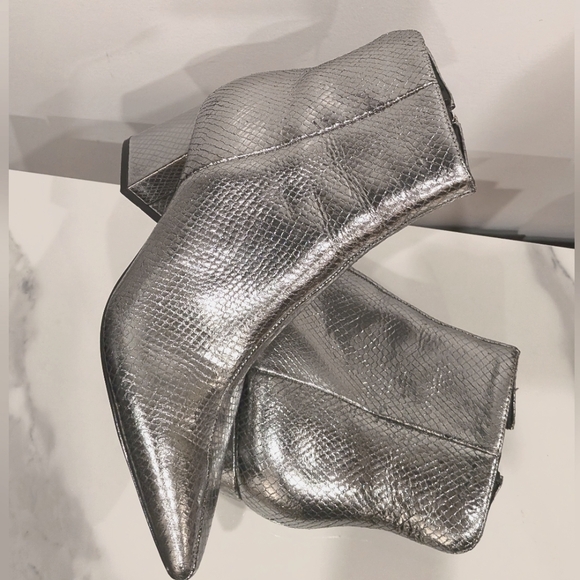 Marc Fisher NWOB Silver Leather Snakeskin Booties - Picture 11 of 11